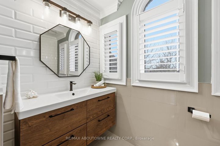 Photo 30 at 2225 Glazebrook Circle, WM Westmount, Oakville