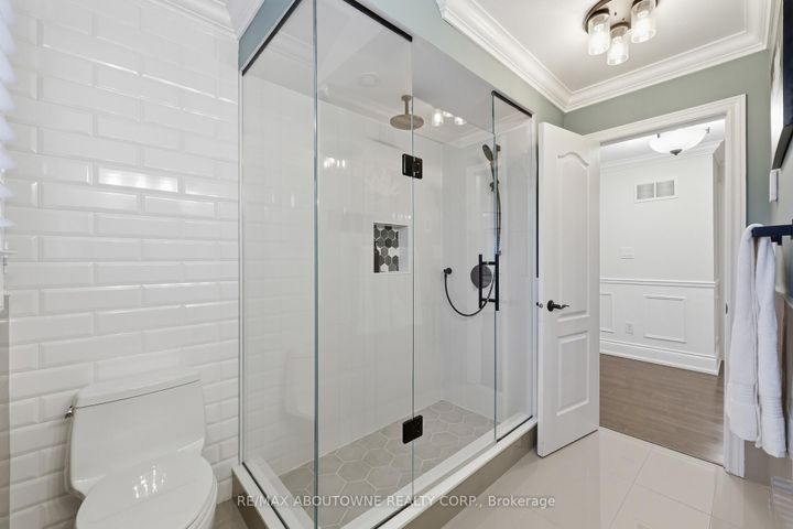 Photo 31 at 2225 Glazebrook Circle, WM Westmount, Oakville