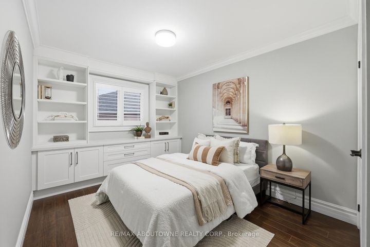 Photo 32 at 2225 Glazebrook Circle, WM Westmount, Oakville