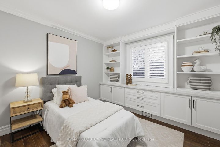 Photo 33 at 2225 Glazebrook Circle, WM Westmount, Oakville