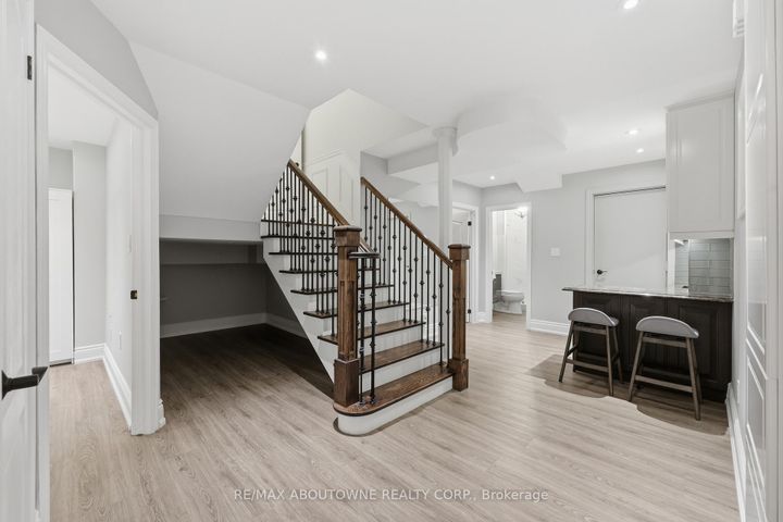 Photo 35 at 2225 Glazebrook Circle, WM Westmount, Oakville