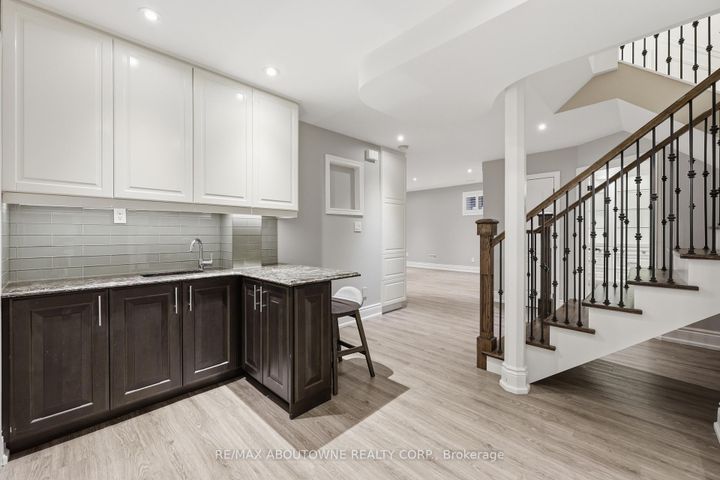 Photo 36 at 2225 Glazebrook Circle, WM Westmount, Oakville