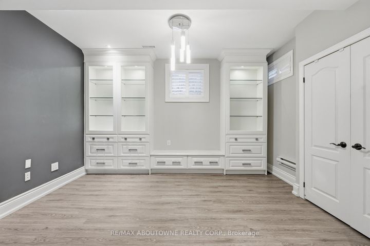 Photo 38 at 2225 Glazebrook Circle, WM Westmount, Oakville