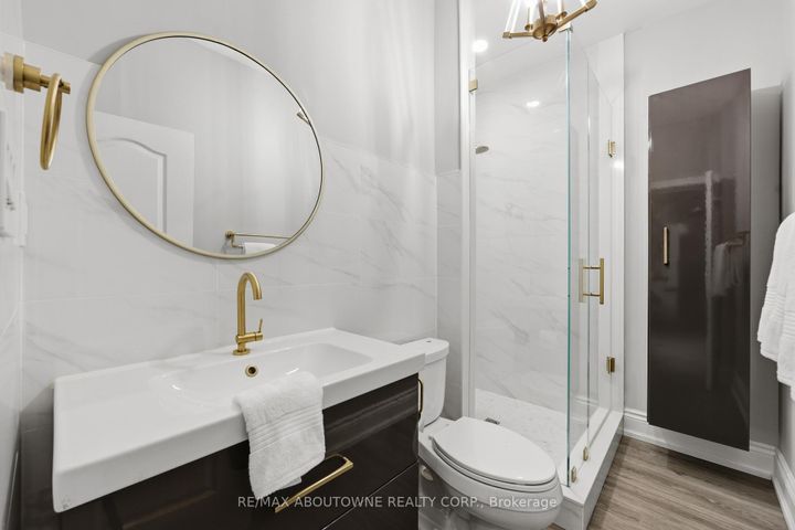 Photo 39 at 2225 Glazebrook Circle, WM Westmount, Oakville