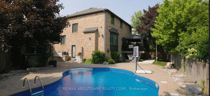 Photo 40 at 2225 Glazebrook Circle, WM Westmount, Oakville