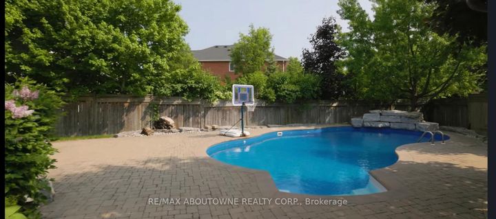 Photo 41 at 2225 Glazebrook Circle, WM Westmount, Oakville