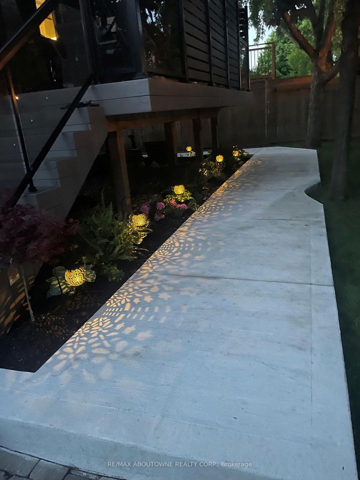 Photo 44 at 2225 Glazebrook Circle, WM Westmount, Oakville