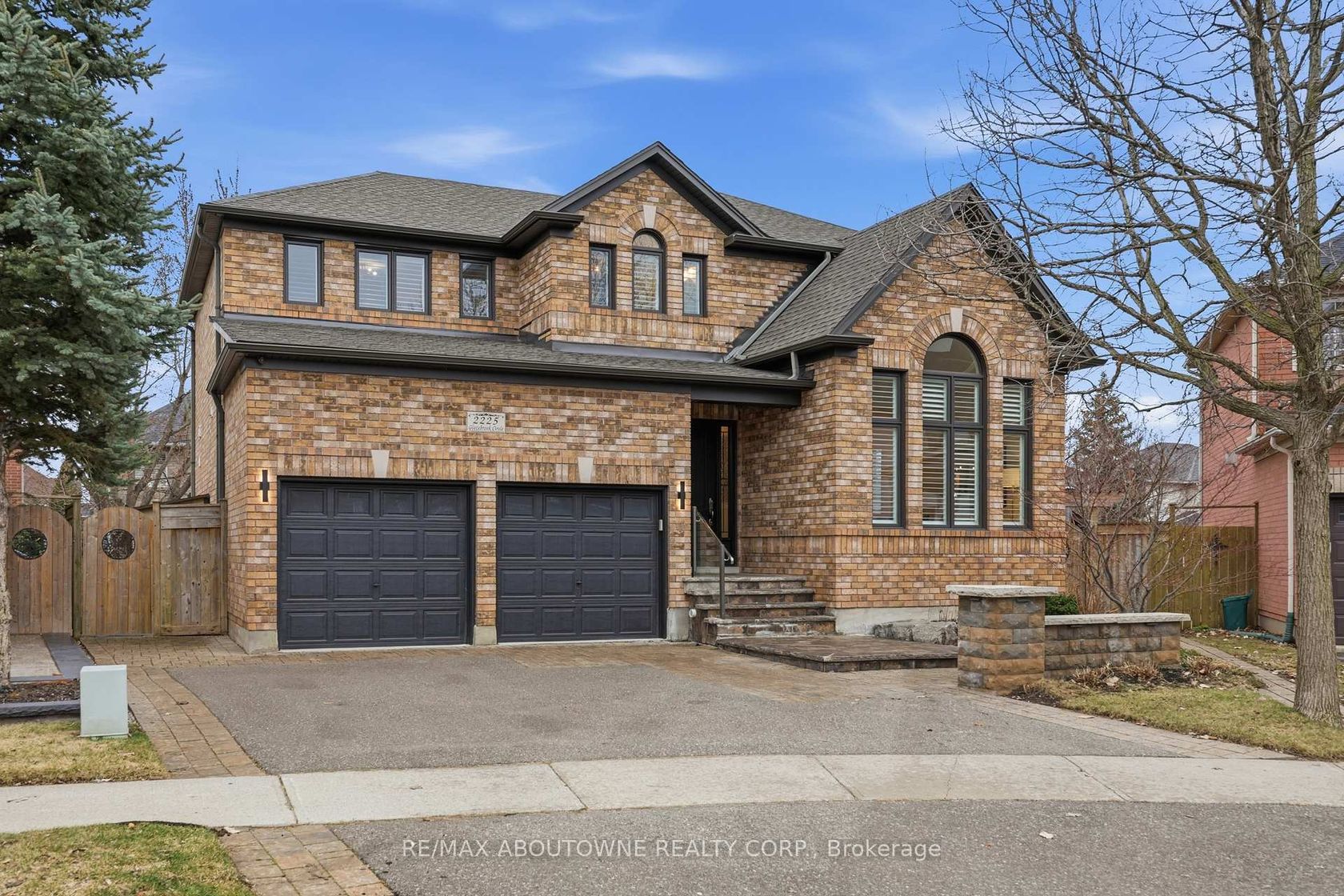 2225 Glazebrook Circle, WM Westmount, Oakville by Loree Meneguzzi Real Estate 2225 Glazebrook Circle, WM Westmount, Oakville