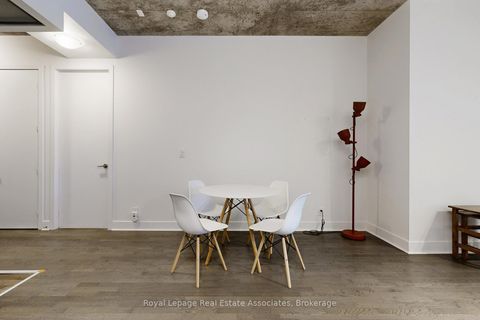 Photo 9 at 814 - 399 Adelaide Street W, Waterfront Communities C1, Toronto