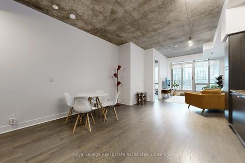 Photo 10 at 814 - 399 Adelaide Street W, Waterfront Communities C1, Toronto