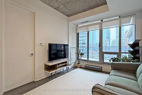 Photo 13 at 814 - 399 Adelaide Street W, Waterfront Communities C1, Toronto