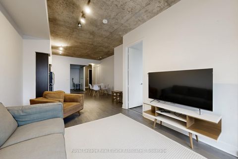 Photo 16 at 814 - 399 Adelaide Street W, Waterfront Communities C1, Toronto