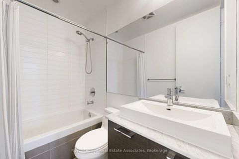 Photo 22 at 814 - 399 Adelaide Street W, Waterfront Communities C1, Toronto