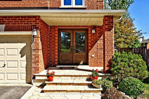 Photo 4 at 34 Pandora Court, Devonsleigh, Richmond Hill