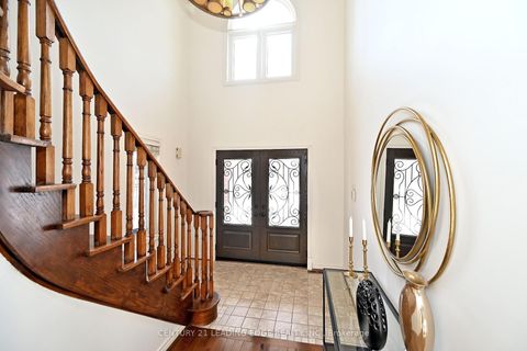 Photo 5 at 34 Pandora Court, Devonsleigh, Richmond Hill