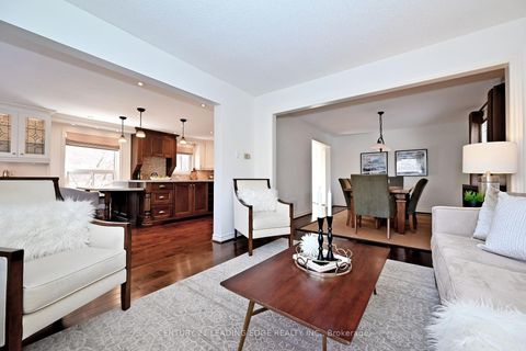 Photo 11 at 34 Pandora Court, Devonsleigh, Richmond Hill