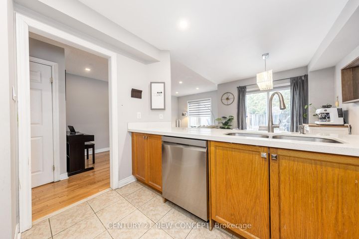 Photo 10 at 46 Maple Sugar Lane, Patterson, Vaughan