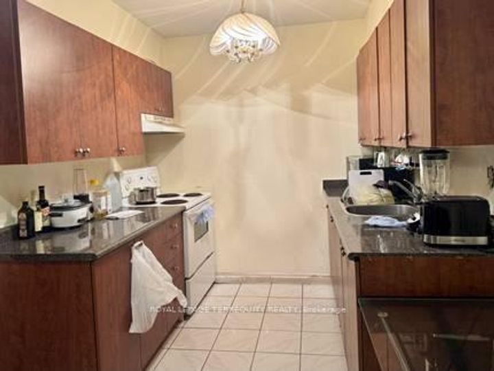 Photo 4 at 605 - 40 Panorama Court, Jamestown, Toronto