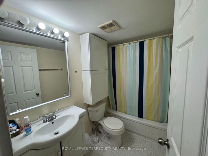 Photo 10 at 605 - 40 Panorama Court, Jamestown, Toronto