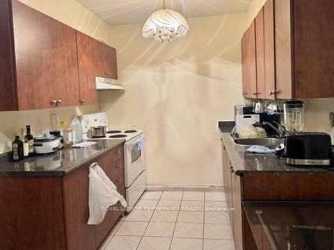 Photo 4 at 605 - 40 Panorama Court, Jamestown, Toronto