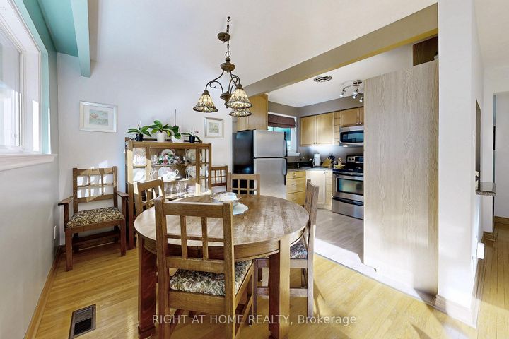 Photo 11 at 907 Fourth Street, Lakeview, Mississauga