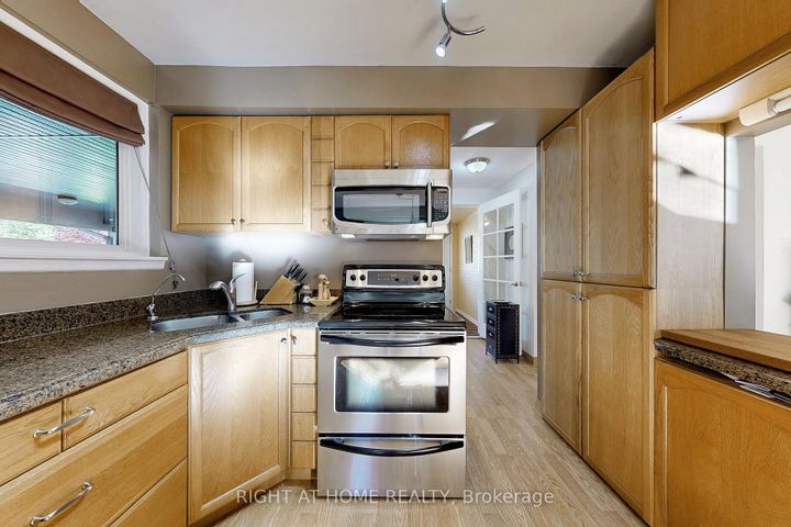 Photo 13 at 907 Fourth Street, Lakeview, Mississauga