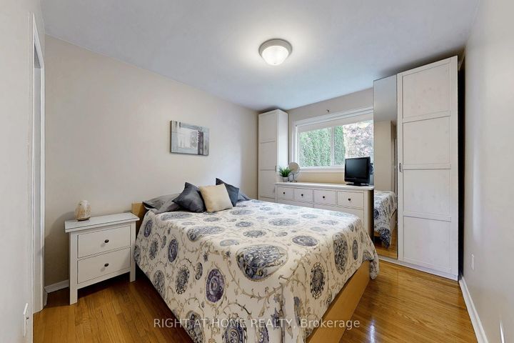 Photo 17 at 907 Fourth Street, Lakeview, Mississauga