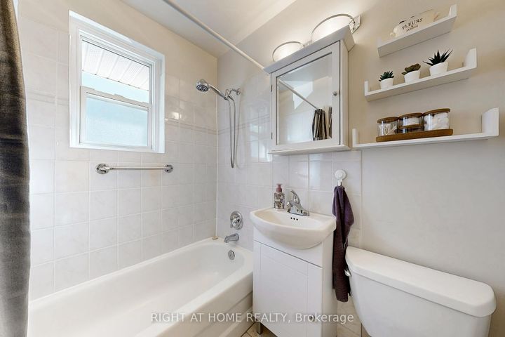 Photo 22 at 907 Fourth Street, Lakeview, Mississauga