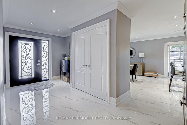 Photo 3 at 47 Harlow Crescent, Beaumonde Heights, Toronto