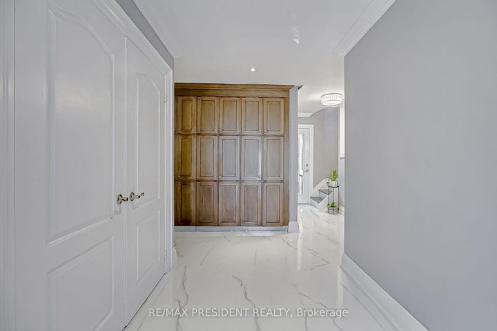 Photo 4 at 47 Harlow Crescent, Beaumonde Heights, Toronto