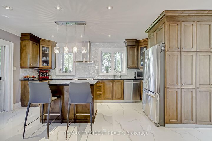 Photo 5 at 47 Harlow Crescent, Beaumonde Heights, Toronto