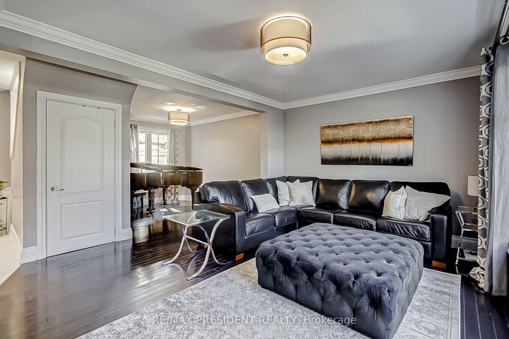 Photo 9 at 47 Harlow Crescent, Beaumonde Heights, Toronto