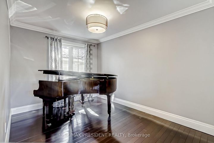 Photo 10 at 47 Harlow Crescent, Beaumonde Heights, Toronto