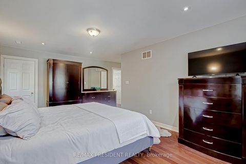 Photo 13 at 47 Harlow Crescent, Beaumonde Heights, Toronto