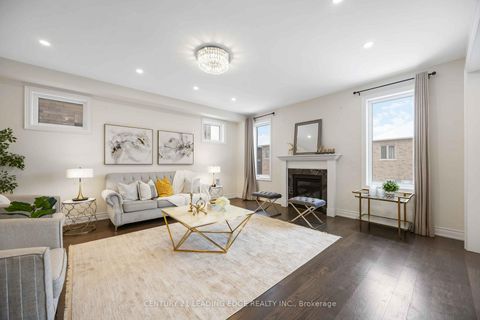 Photo 6 at 689 Somerville Drive, Wyndham, Newmarket