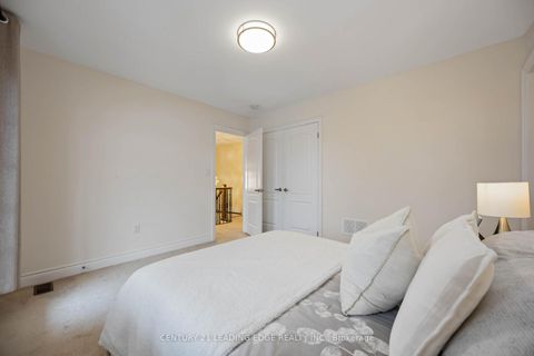 Photo 25 at 689 Somerville Drive, Wyndham, Newmarket