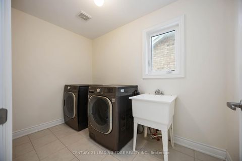 Photo 43 at 689 Somerville Drive, Wyndham, Newmarket