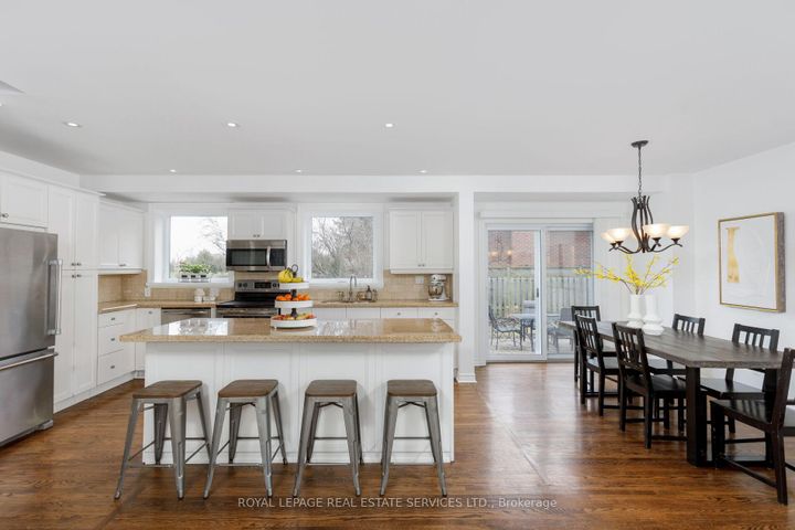 Photo 3 at 2088 Saxon Road, WO West, Oakville