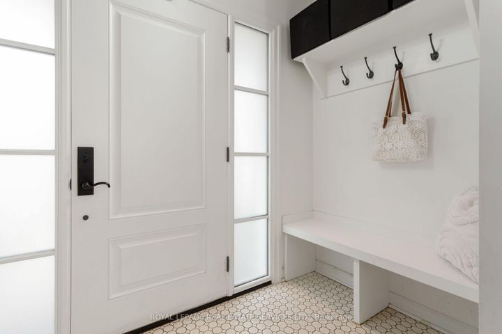 Photo 4 at 2088 Saxon Road, WO West, Oakville