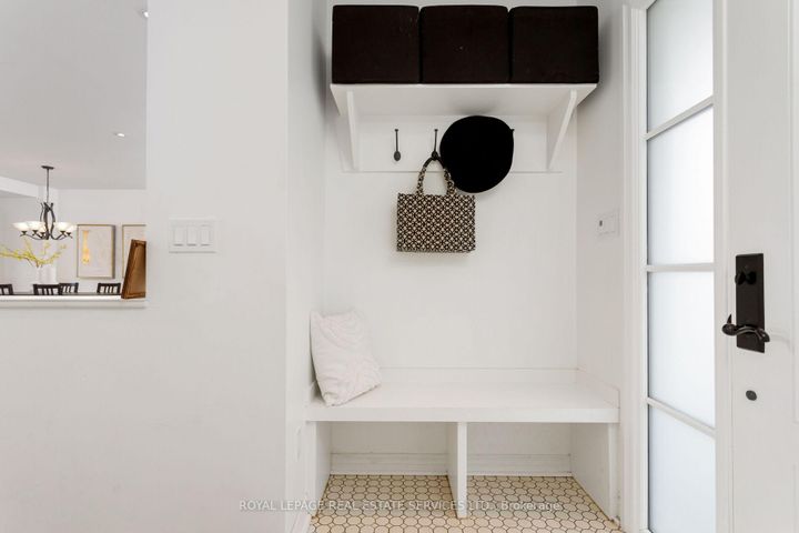 Photo 5 at 2088 Saxon Road, WO West, Oakville