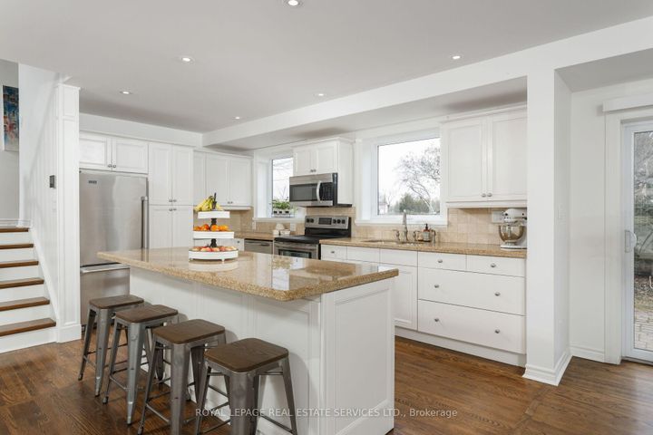 Photo 11 at 2088 Saxon Road, WO West, Oakville