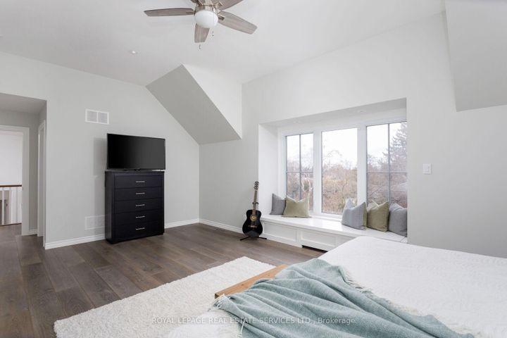 Photo 22 at 2088 Saxon Road, WO West, Oakville