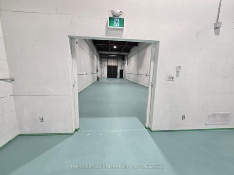 Photo 3 at 4 - 2691 Markham Road, Rouge E11, Toronto