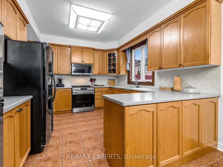 Photo 14 at 67 Tremblay Avenue, Vellore Village, Vaughan