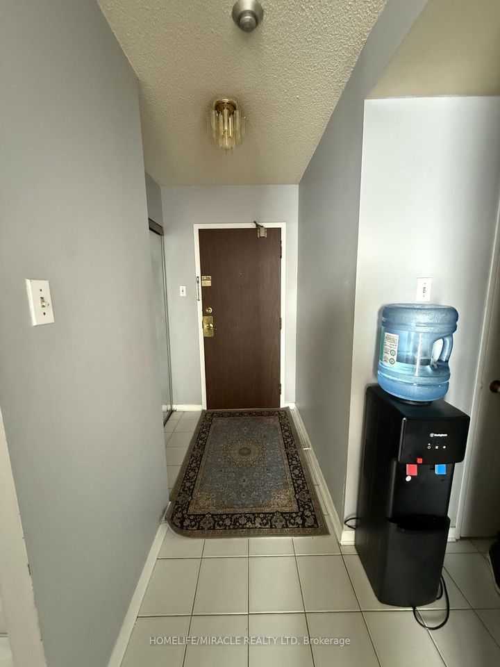 Photo 2 at 507 - 2901 Kipling Avenue, Jamestown, Toronto