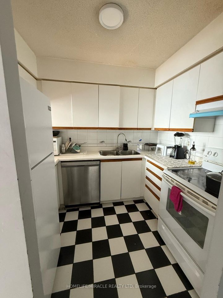 Photo 5 at 507 - 2901 Kipling Avenue, Jamestown, Toronto