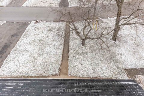 Photo 3 at 22 Hopecrest Crescent, Kennedy Park, Toronto