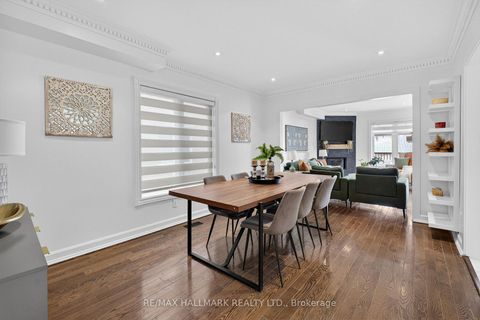 Photo 2 at 33 Topaz Court, Maple, Vaughan