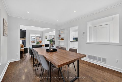 Photo 3 at 33 Topaz Court, Maple, Vaughan