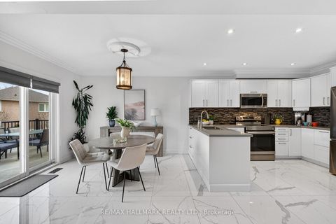 Photo 5 at 33 Topaz Court, Maple, Vaughan